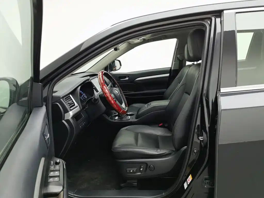 Фото 10 - Toyota Highlander