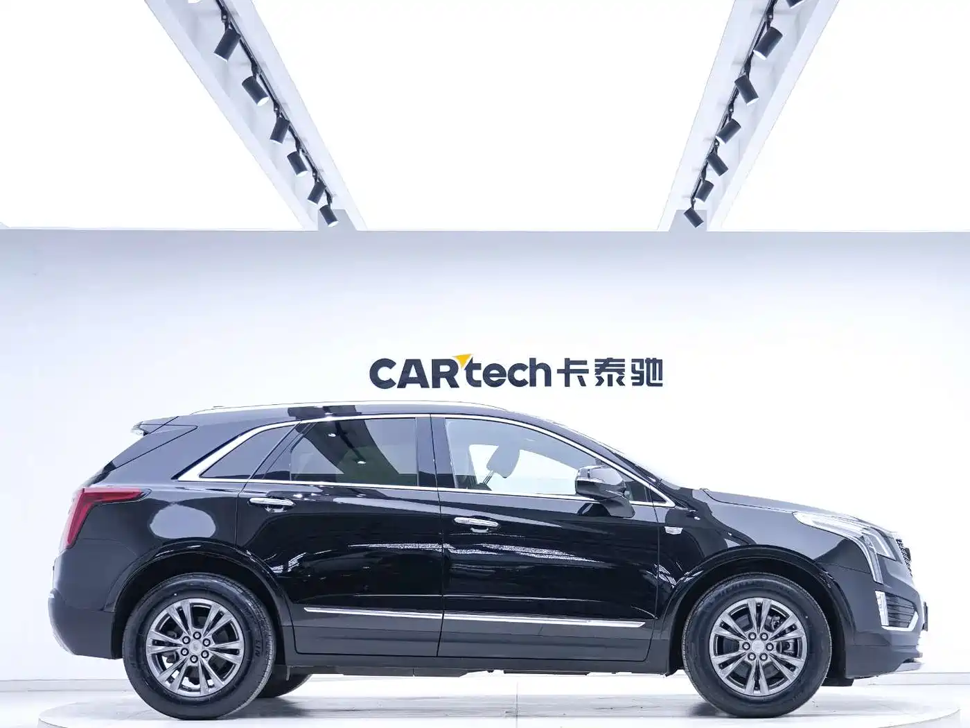 Cadillac XT5 2022 2.0T 2WD Luxury фото 3