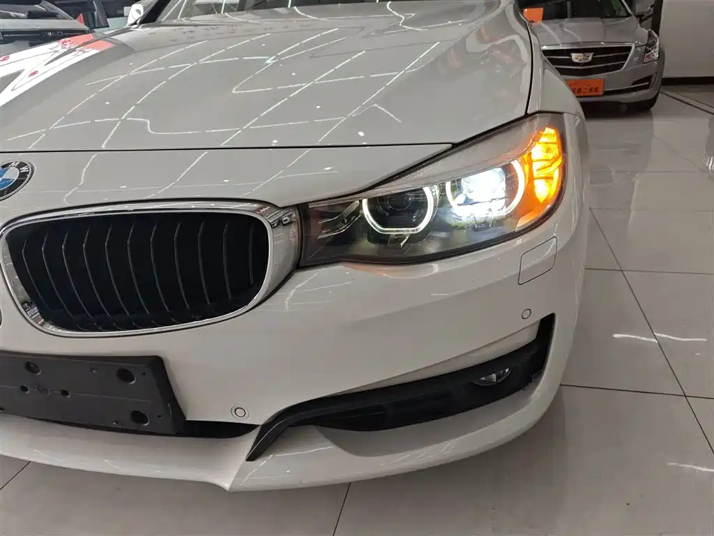 BMW 3 Series GT 2017 320i Fashion фото 24