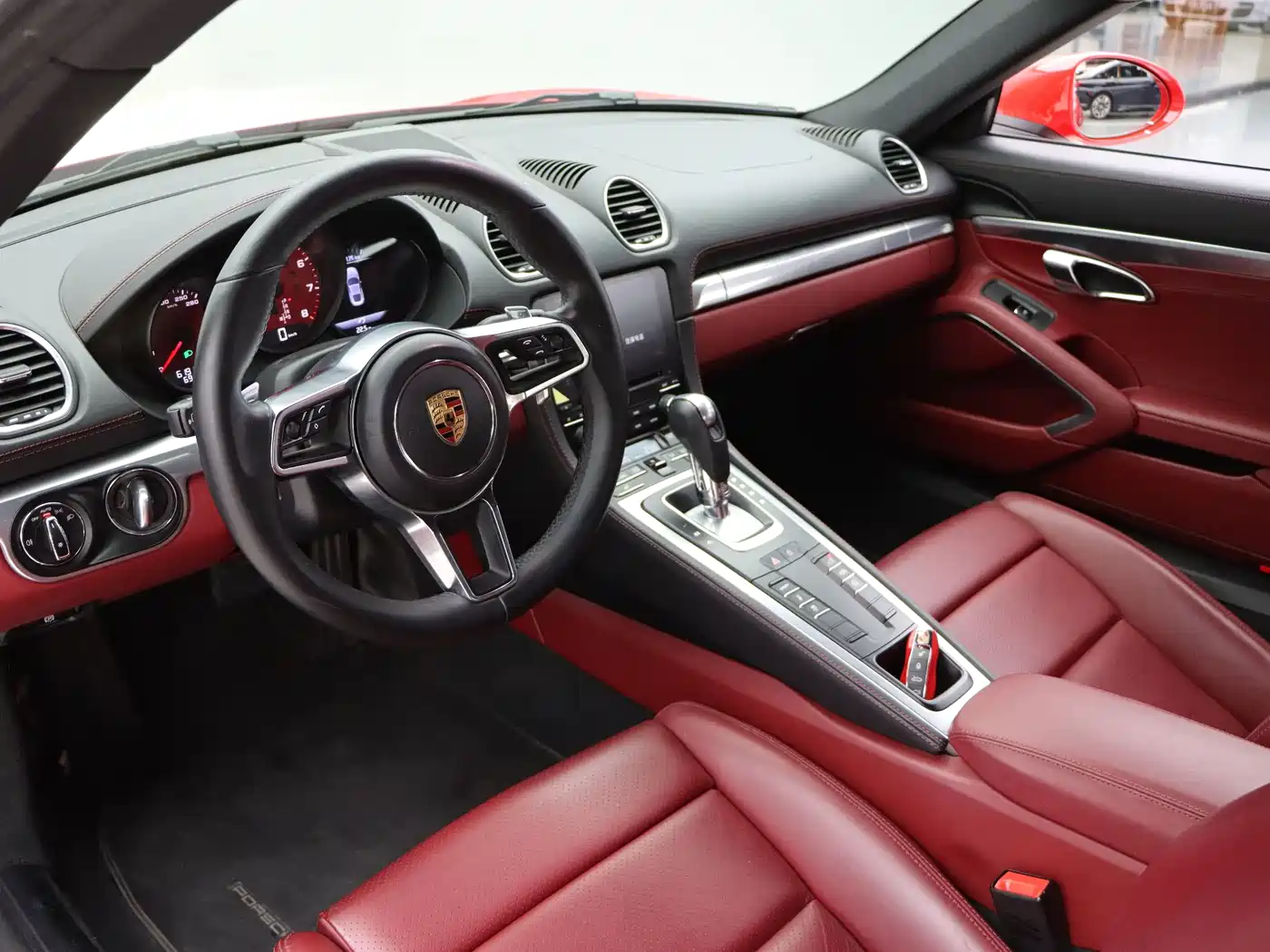 Porsche 718 2018 Cayman 2.0T фото 17