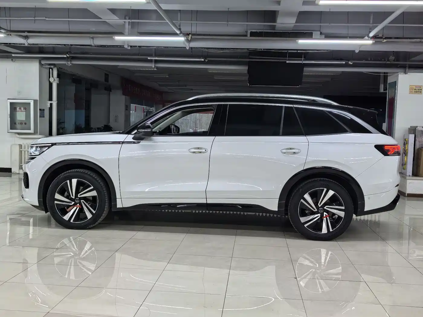 Volkswagen Talagon 2023 380TSI 4WD R-Line Touring Edition фото 9