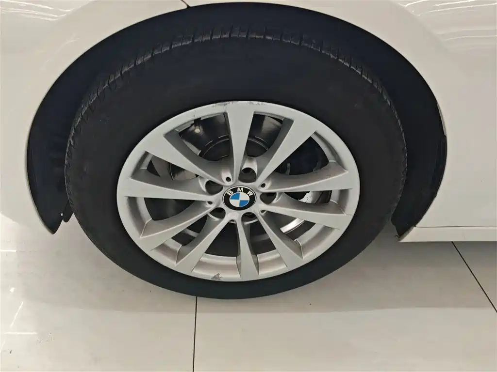 BMW 3 Series GT 2017 320i Fashion фото 23