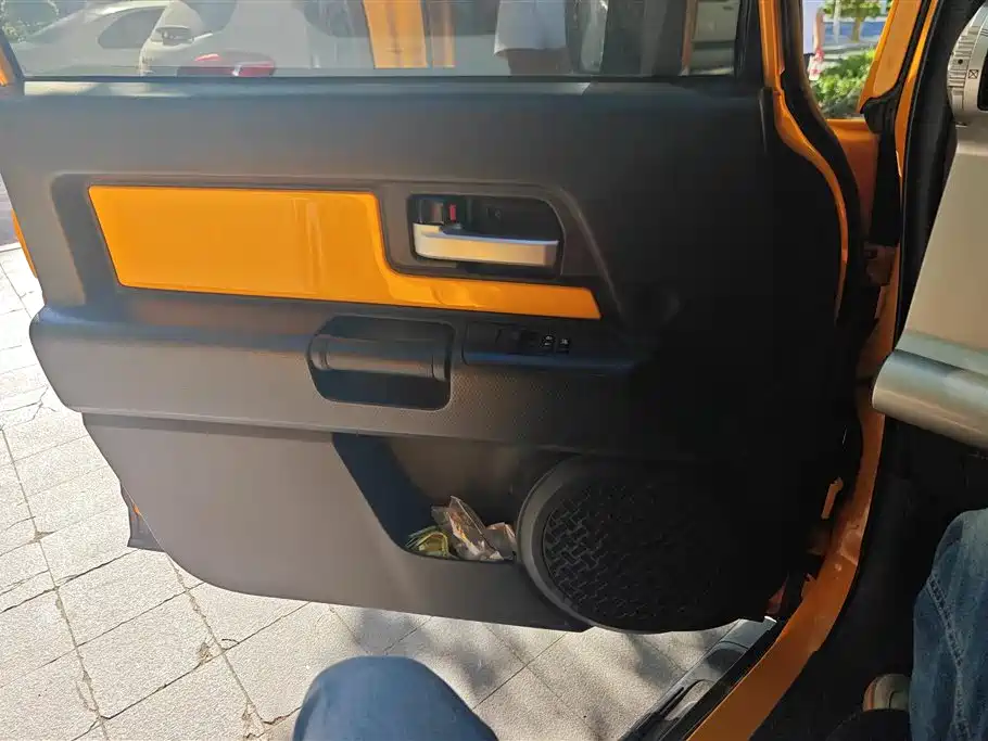 Toyota FJ Cruiser 2013 4.0L фото 7