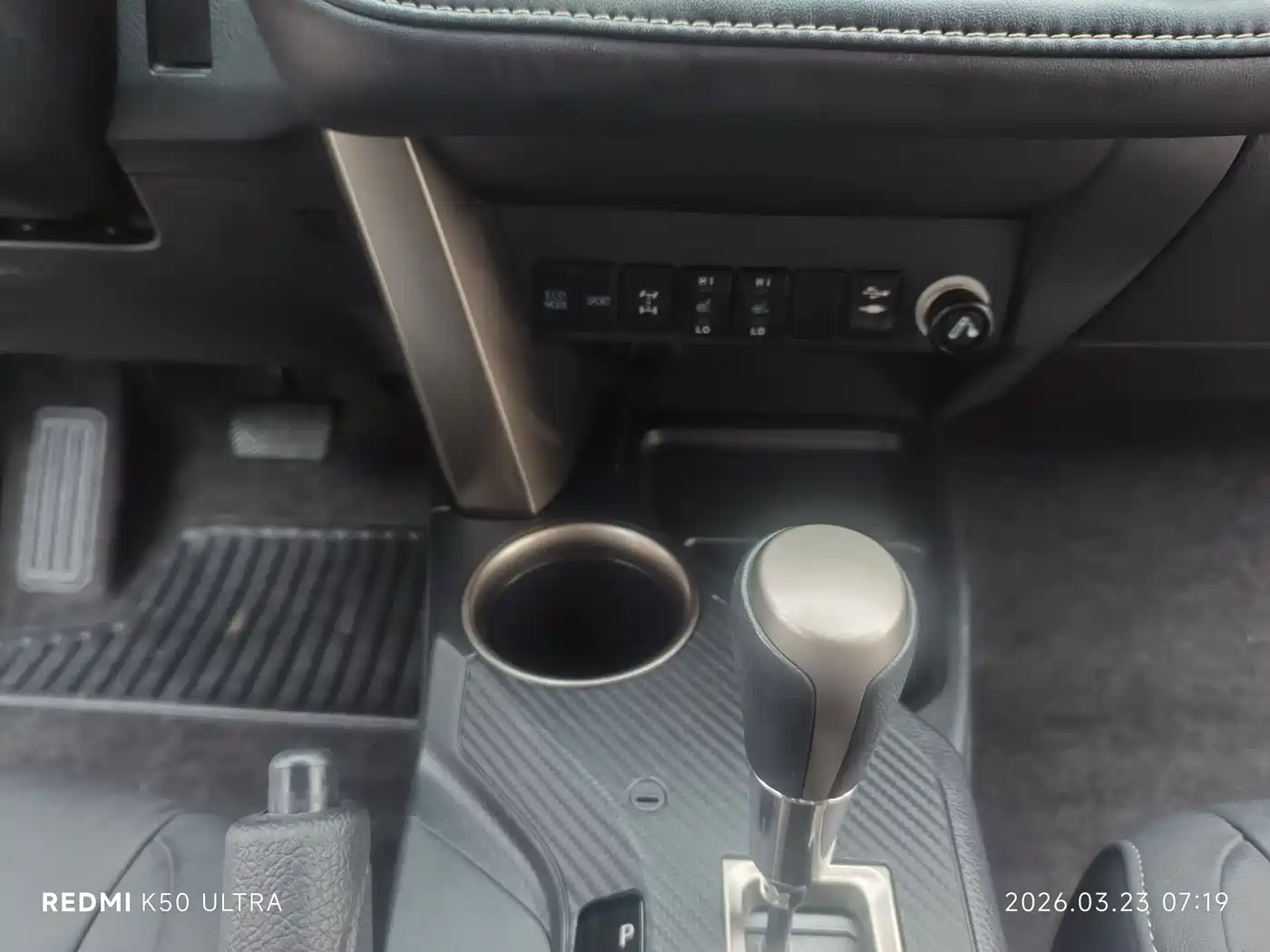 Toyota RAV4 Rongfang 2015 2.5L Automatic 4WD Elite Edition фото 16