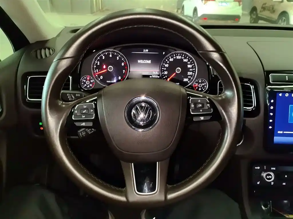 Volkswagen Touareg 2017 3.0TSI Explorer Edition фото 3