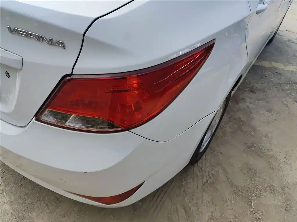 Hyundai Verna 2014 1.4L Automatic Smart GLS фото 24