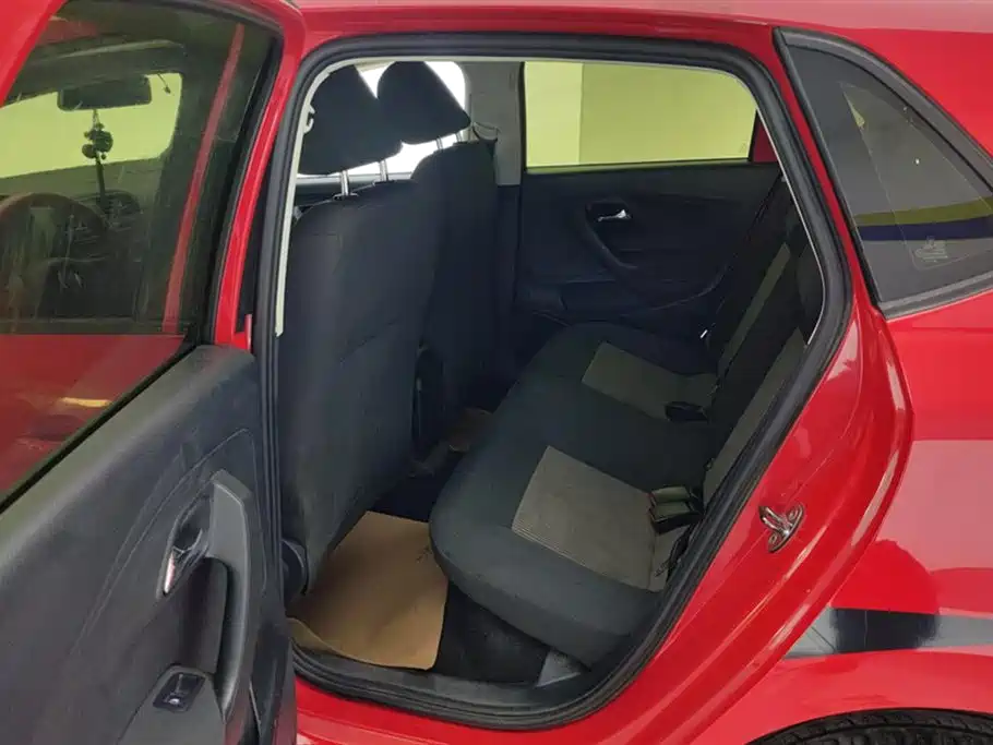 Volkswagen Polo 2016 1.4L Automatic Trend фото 11
