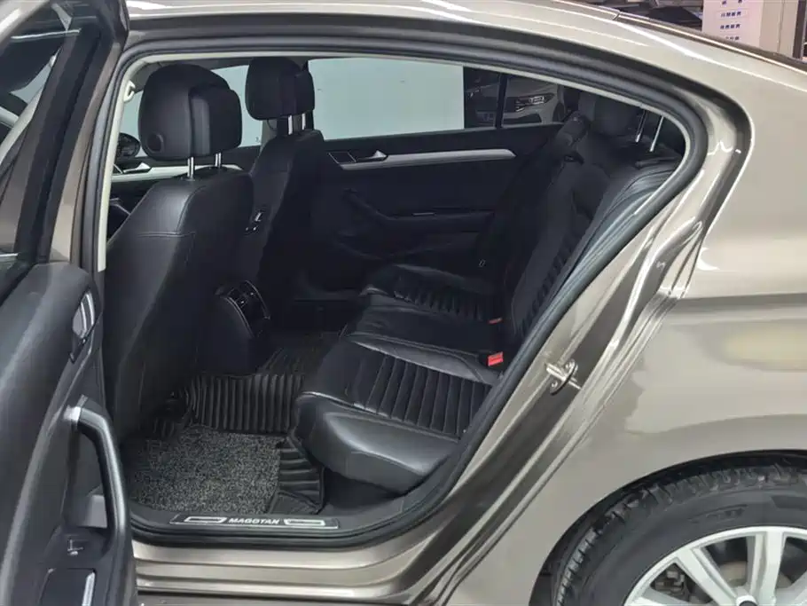 Volkswagen Magotan 2017 330TSI DSG Leading фото 11