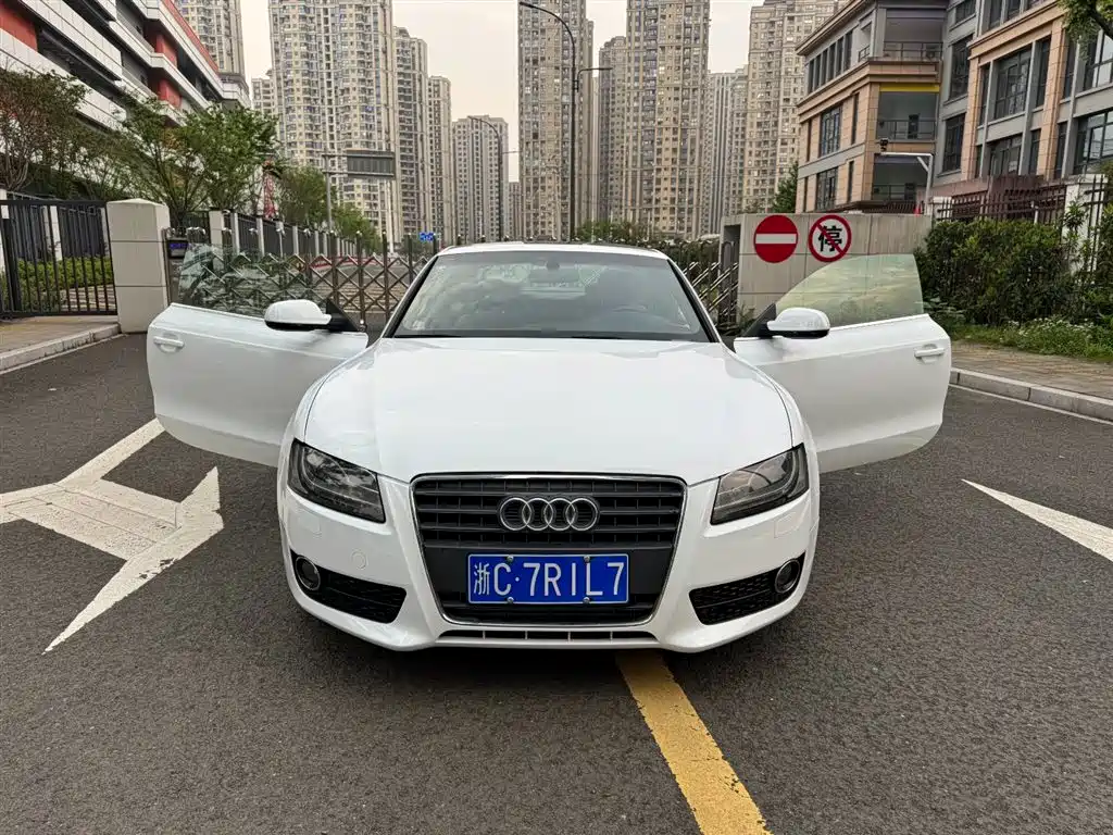 Audi A5 (Import) 2010 2.0TFSI Coupe фото 9
