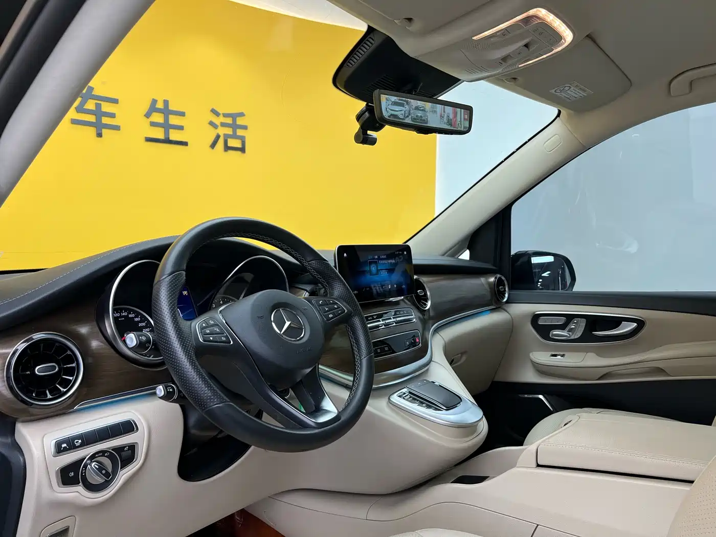 Mercedes-Benz V-Class 2021 V 260 L Long Wheelbase Luxury Edition фото 4