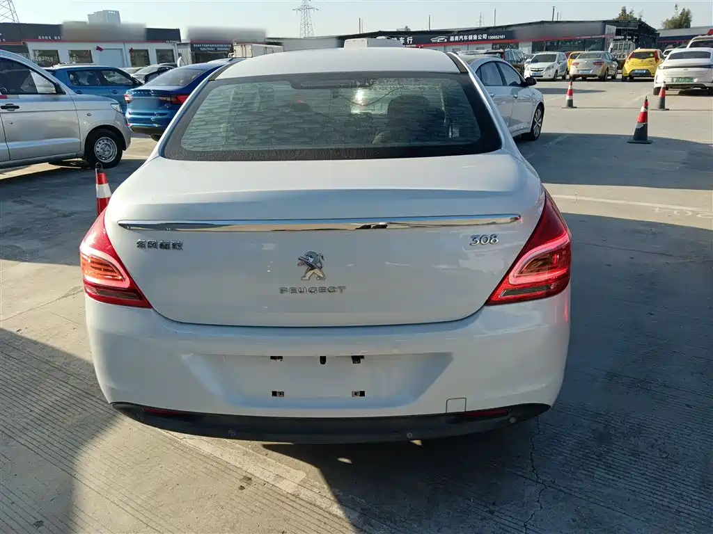 Peugeot 308 2014 Model Joy Edition Classic 1.6L Manual Superior Style фото 22