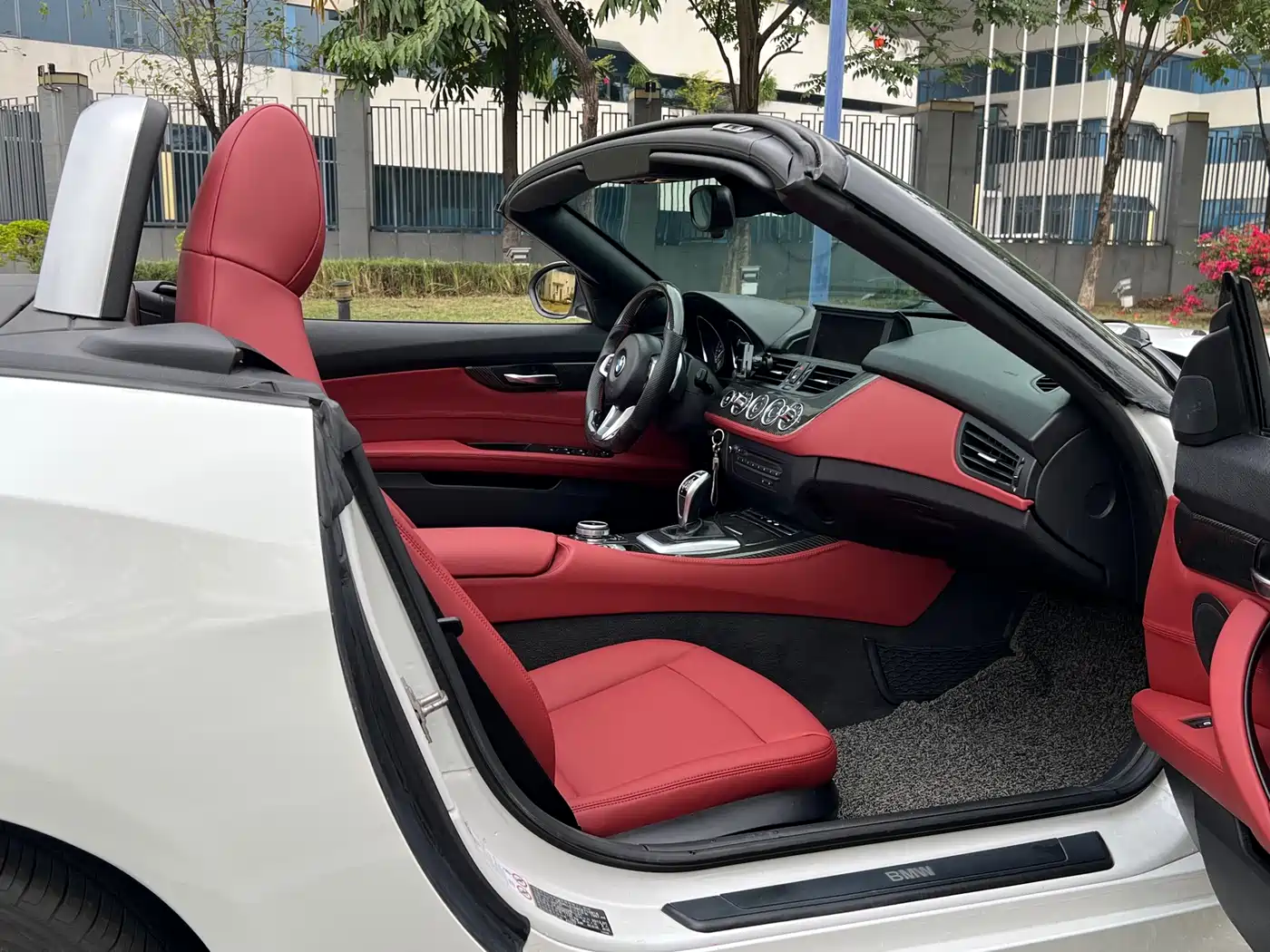 BMW Z4 2012 sDrive28i Leading фото 12
