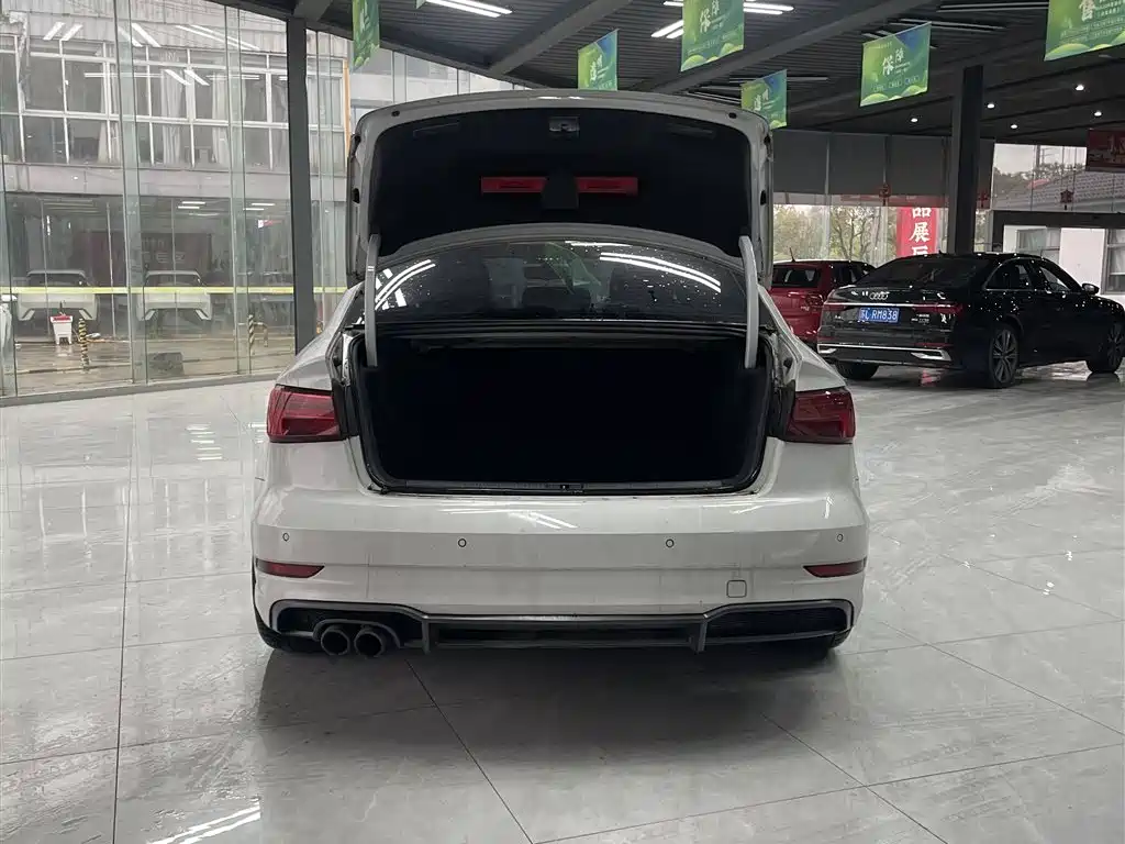 Audi A3 2018 30th Anniversary Limousine 35 TFSI Sport фото 12