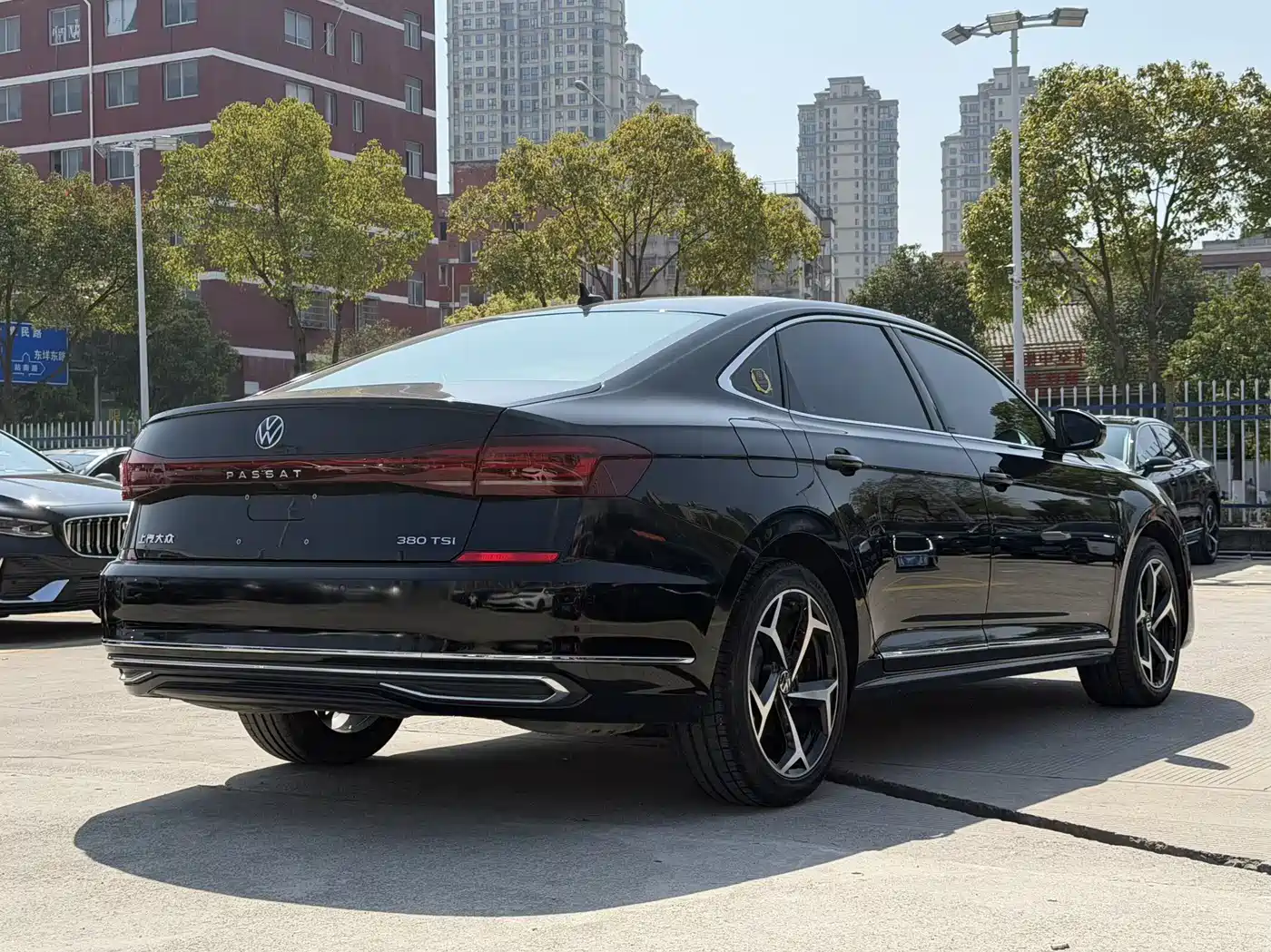 Volkswagen Passat 2024 380TSI Starlight Luxury Edition фото 6