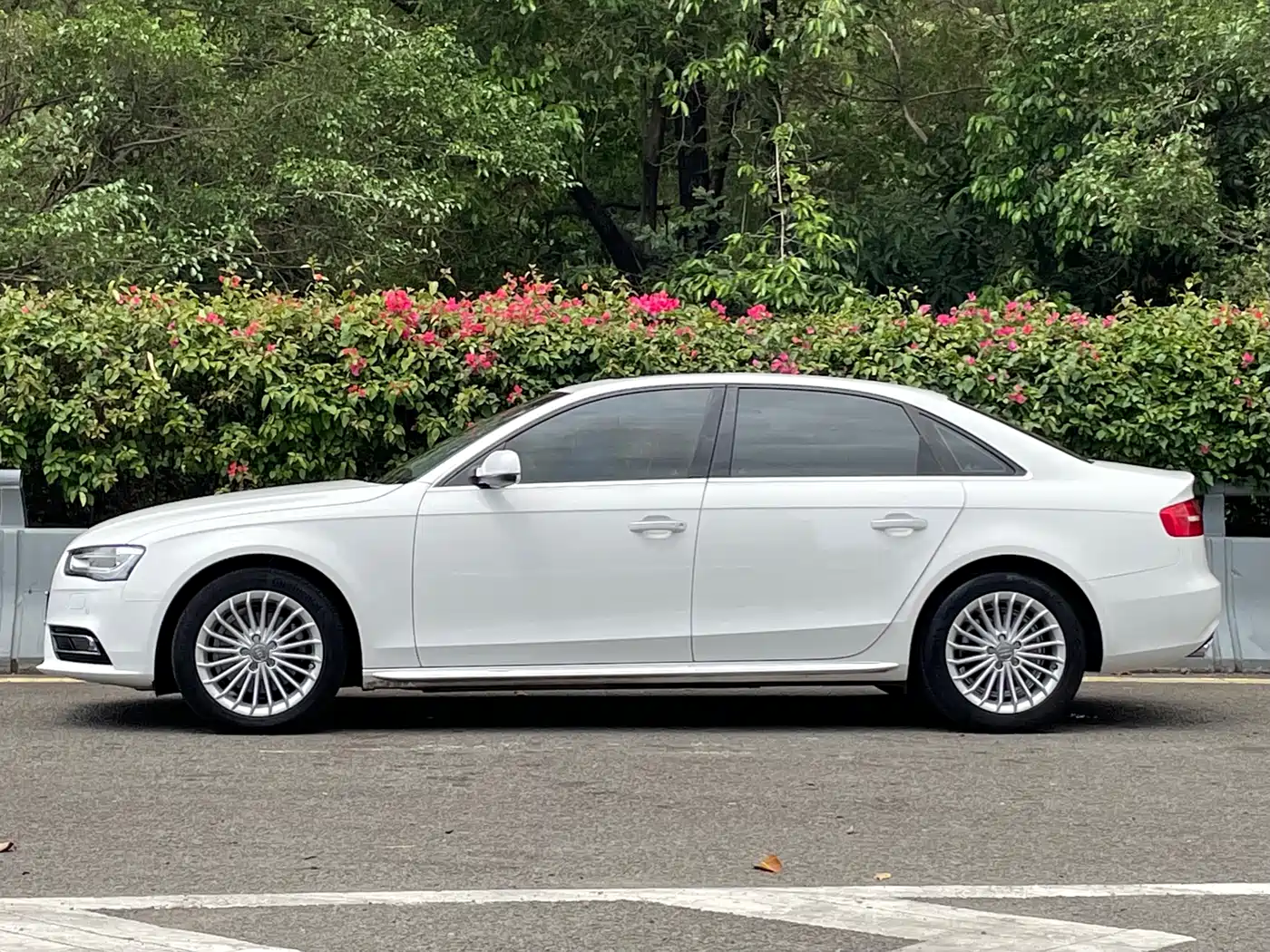 Audi A4L 2016 35 TFSI Collector's Edition Automatic Standard фото 4