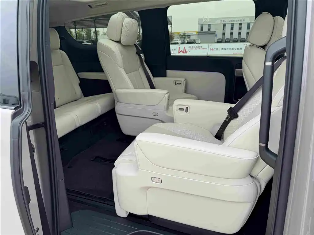 Li Auto MEGA 2025 2025 Model Home Family Special Edition