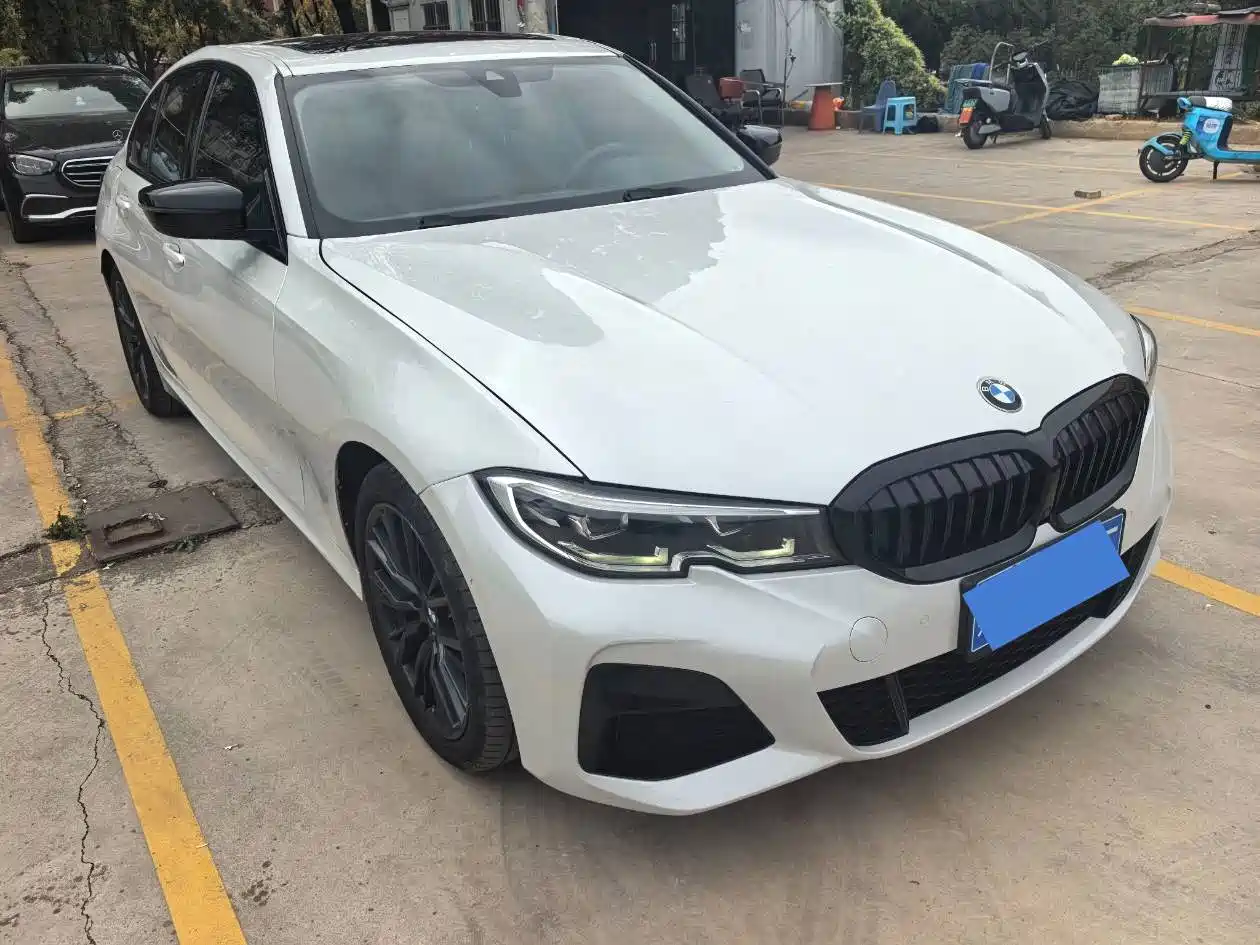 Photo 3 - BMW 3 Series