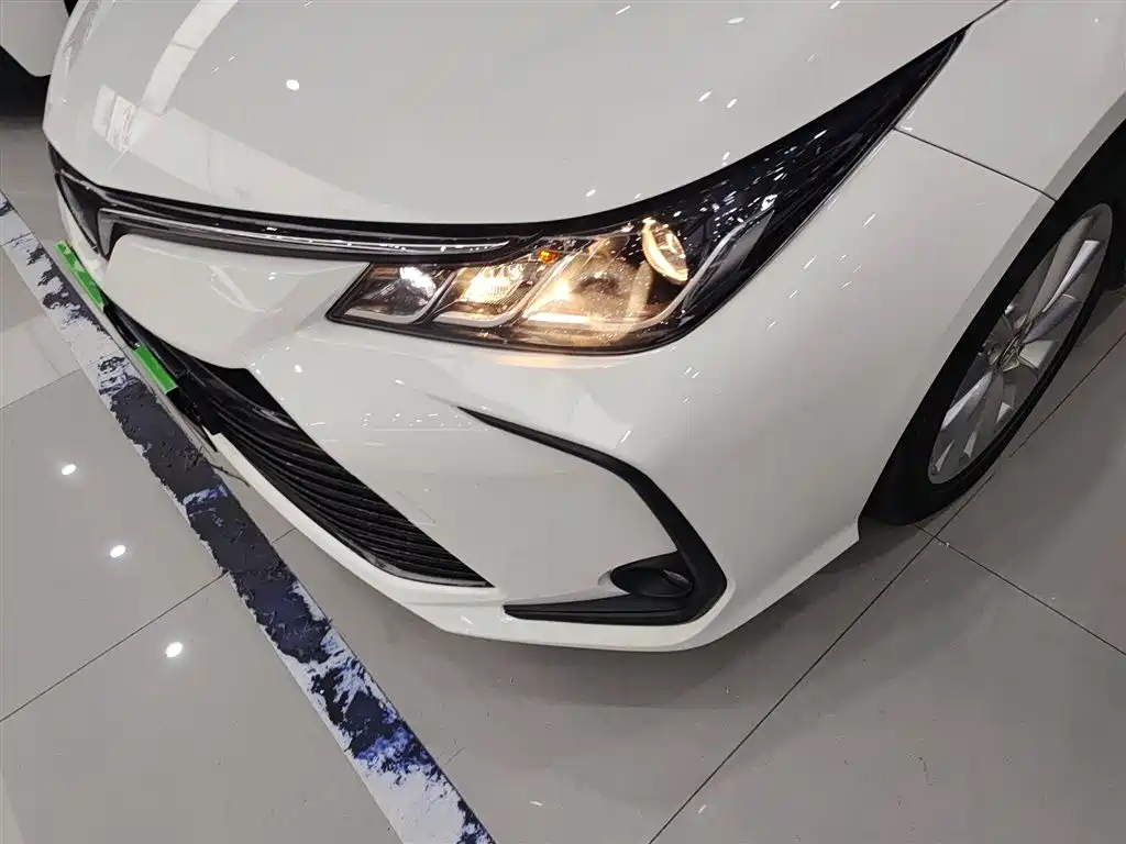 Toyota Corolla 2021 Hybrid 1.8L E-CVT Elite Edition фото 15