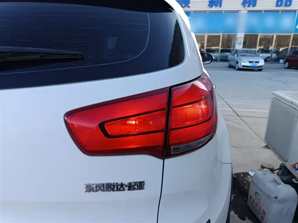 Kia Sportage 2015 2.0L Automatic 2WD DLX фото 8