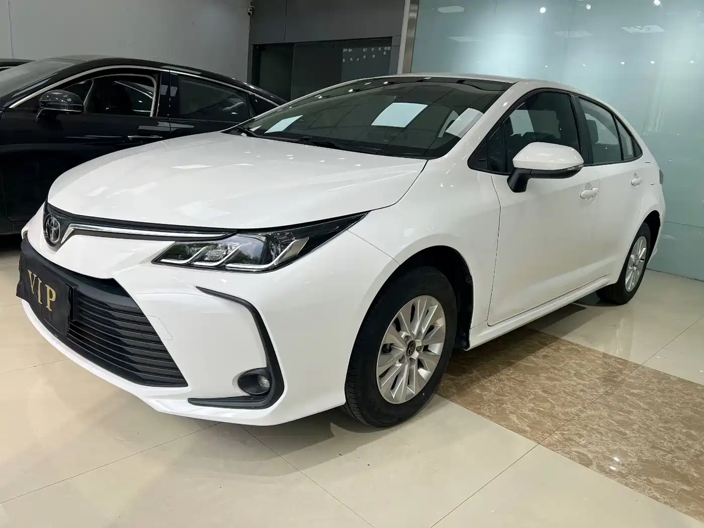 Фото 2 - Toyota Corolla