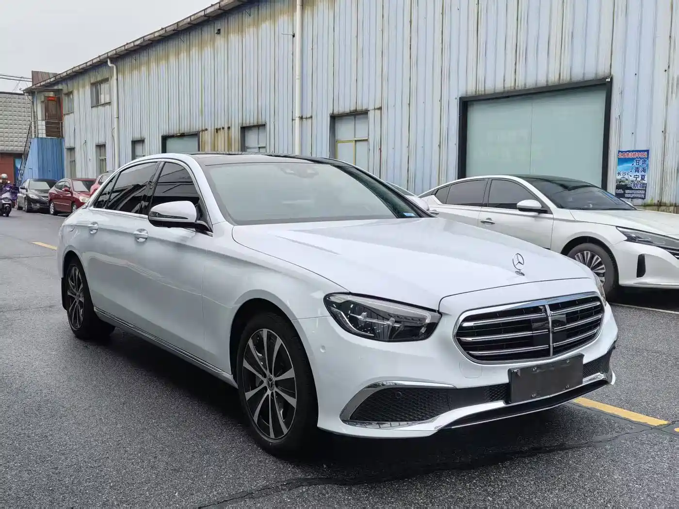 Mercedes-Benz E-Class New Energy 2022 Facelift III E 350 e L Plug-in Hybrid Sedan фото 3