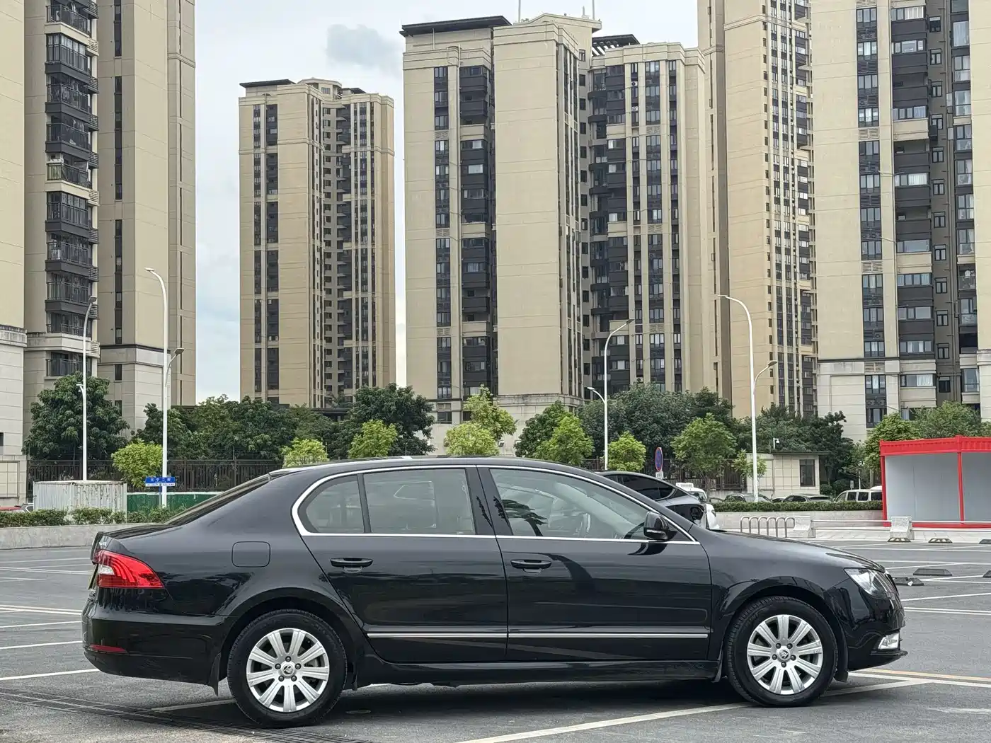 Škoda Superb 2013 1.4TSI DSG Gentleman Edition фото 2