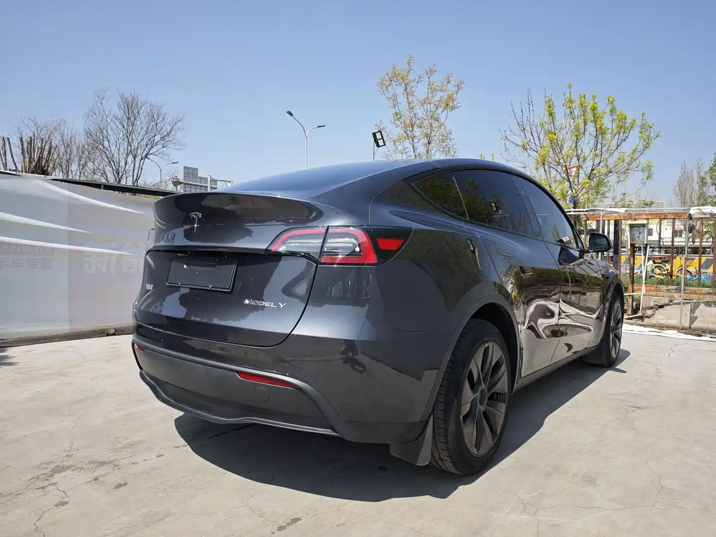 TESLA MODEL Y
