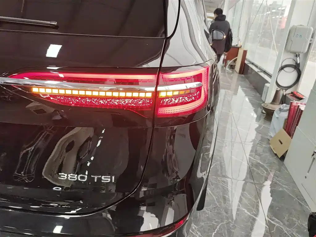 Volkswagen Viloran 2022 380TSI Premium Edition фото 24