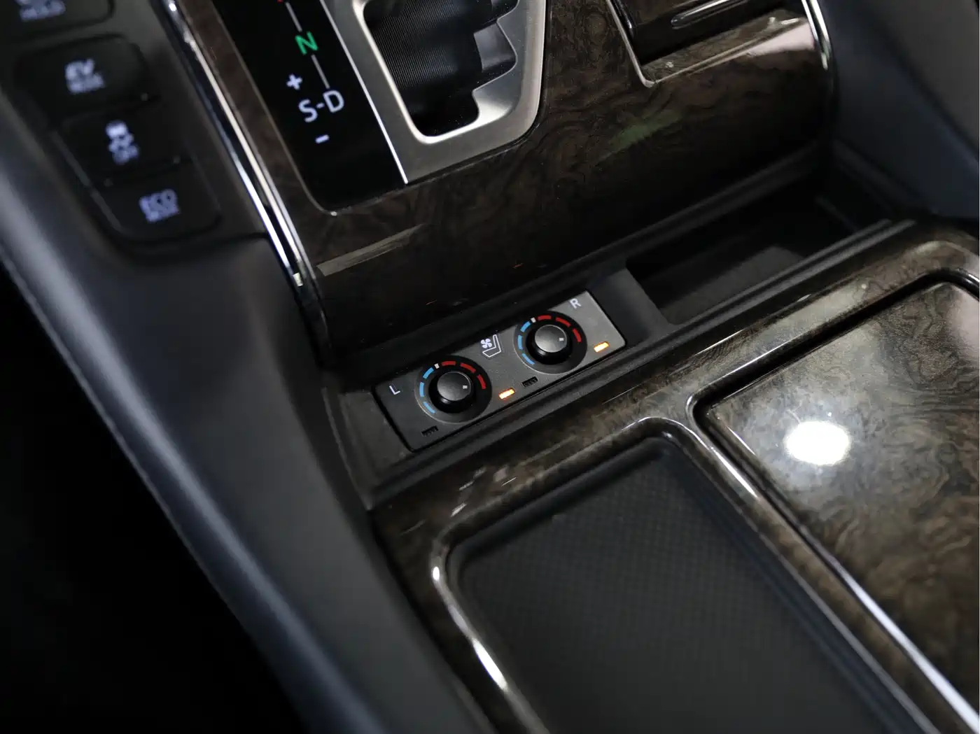 Toyota Alphard 2020 Hybrid 2.5L Premium Edition фото 11