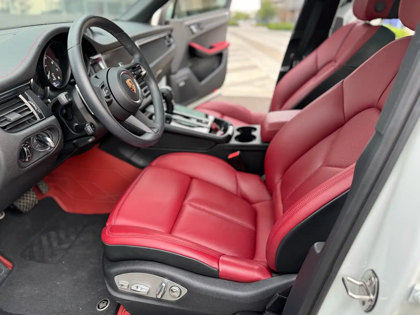 Photo 5 - Porsche Macan