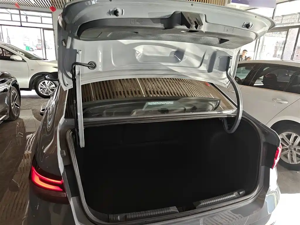 Volkswagen Lavida 2023 280TSI DSG Starlight Comfort Edition фото 15
