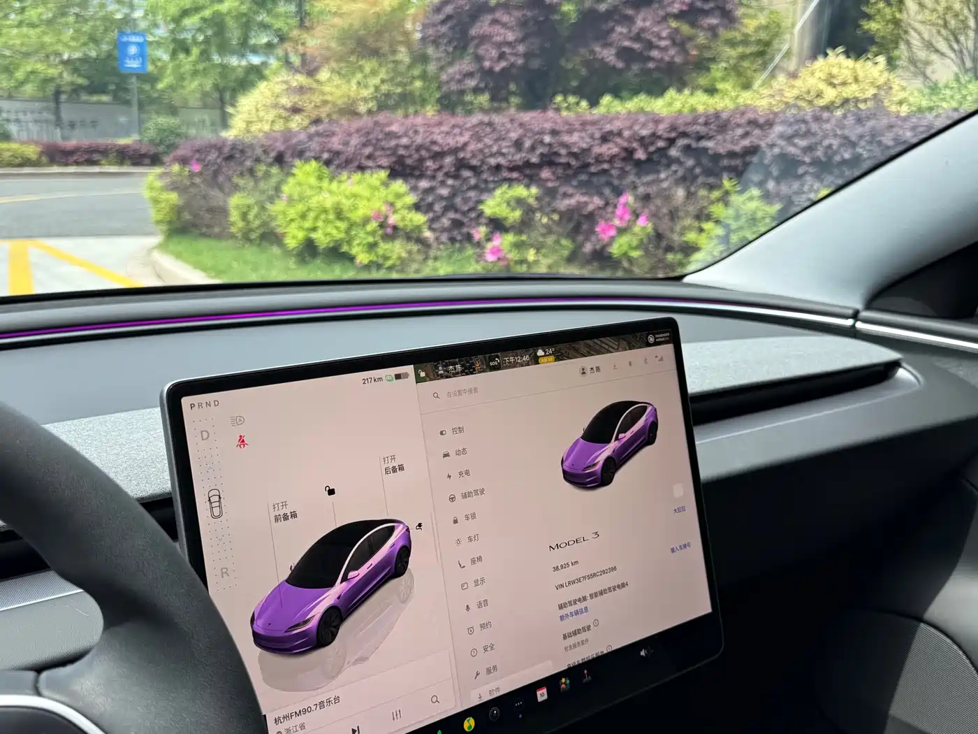 TESLA MODEL 3