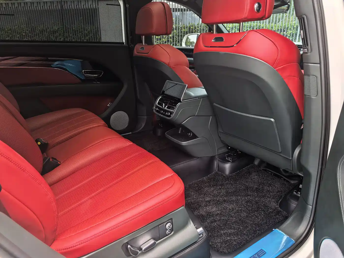 Bentley Bentayga 2024 2023 4.0T V8 Long Wheelbase Version