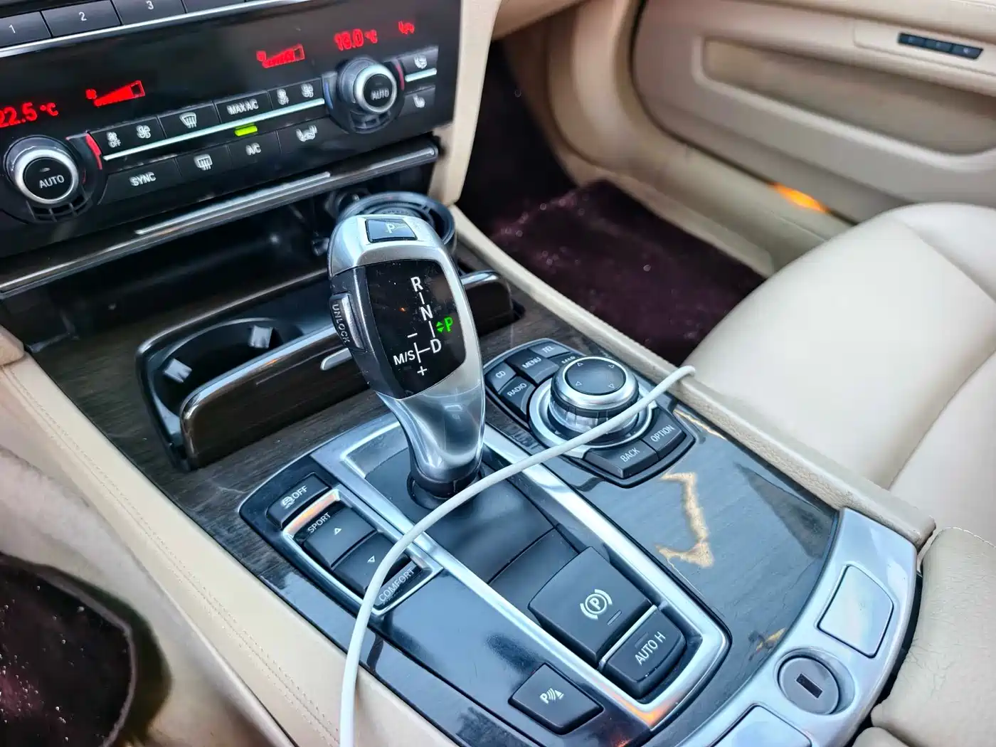 BMW 7 Series 2009 740Li Premium фото 5