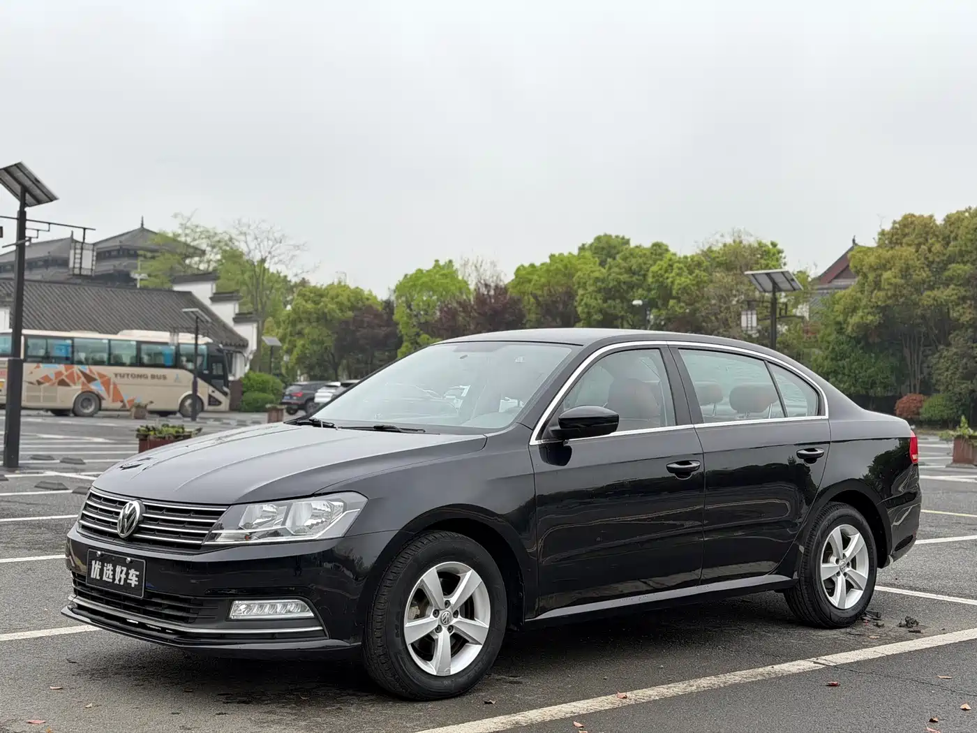 Volkswagen Lavida 2015 1.6L Manual Trend Edition фото 3
