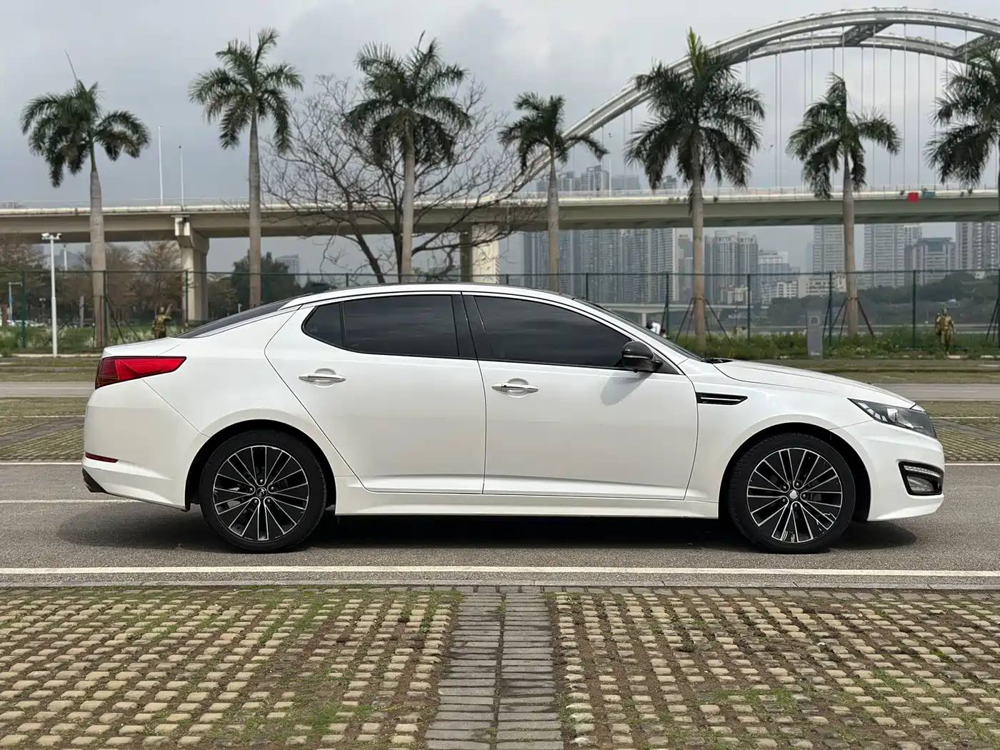 Kia K5 2012 2.0L Automatic DLX фото 8