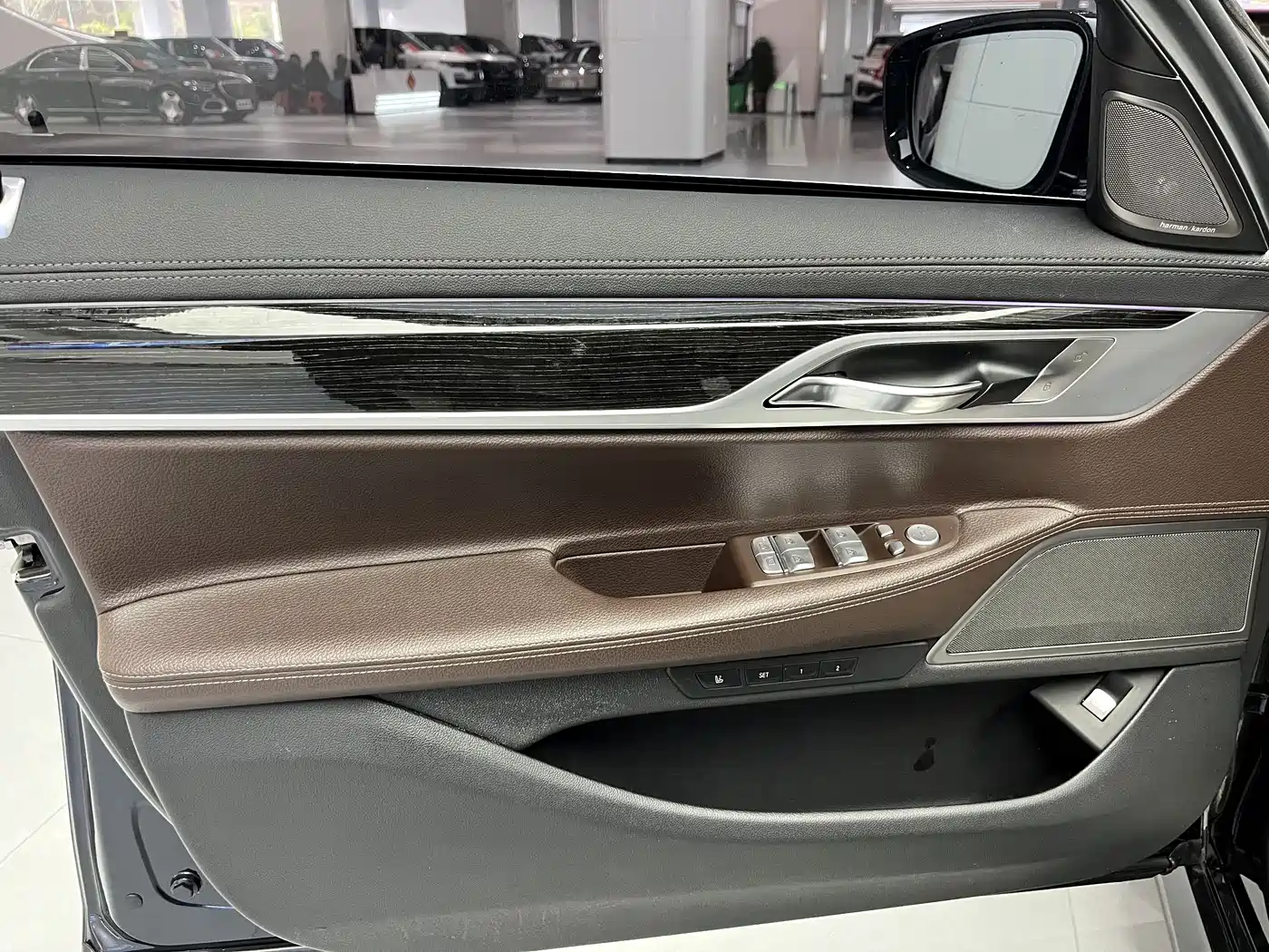 BMW 7 Series 2018 730Li Leading Type M Sport Package фото 10