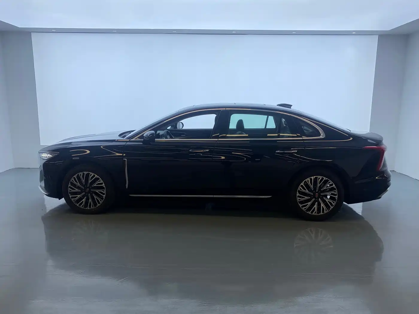 Hongqi H5 2026 2024 2.0T Automatic Smart Connect Flag Smooth Edition