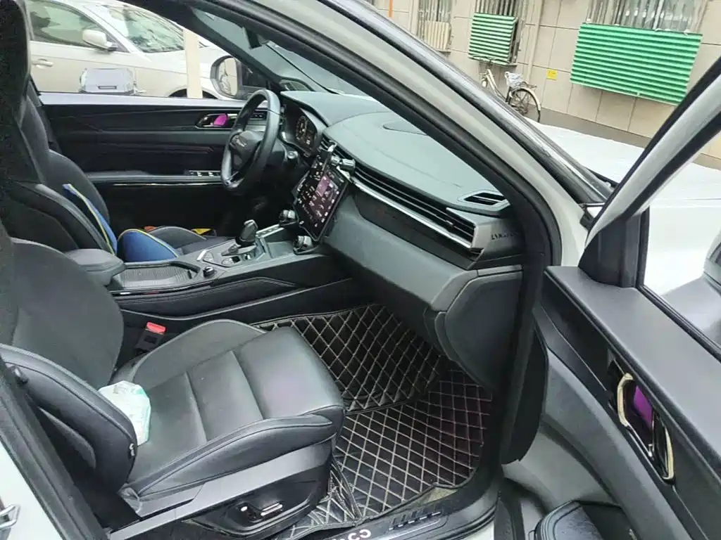 Lynk & Co 01 EM-P 2021 2021 1.5TD PHEV Halo