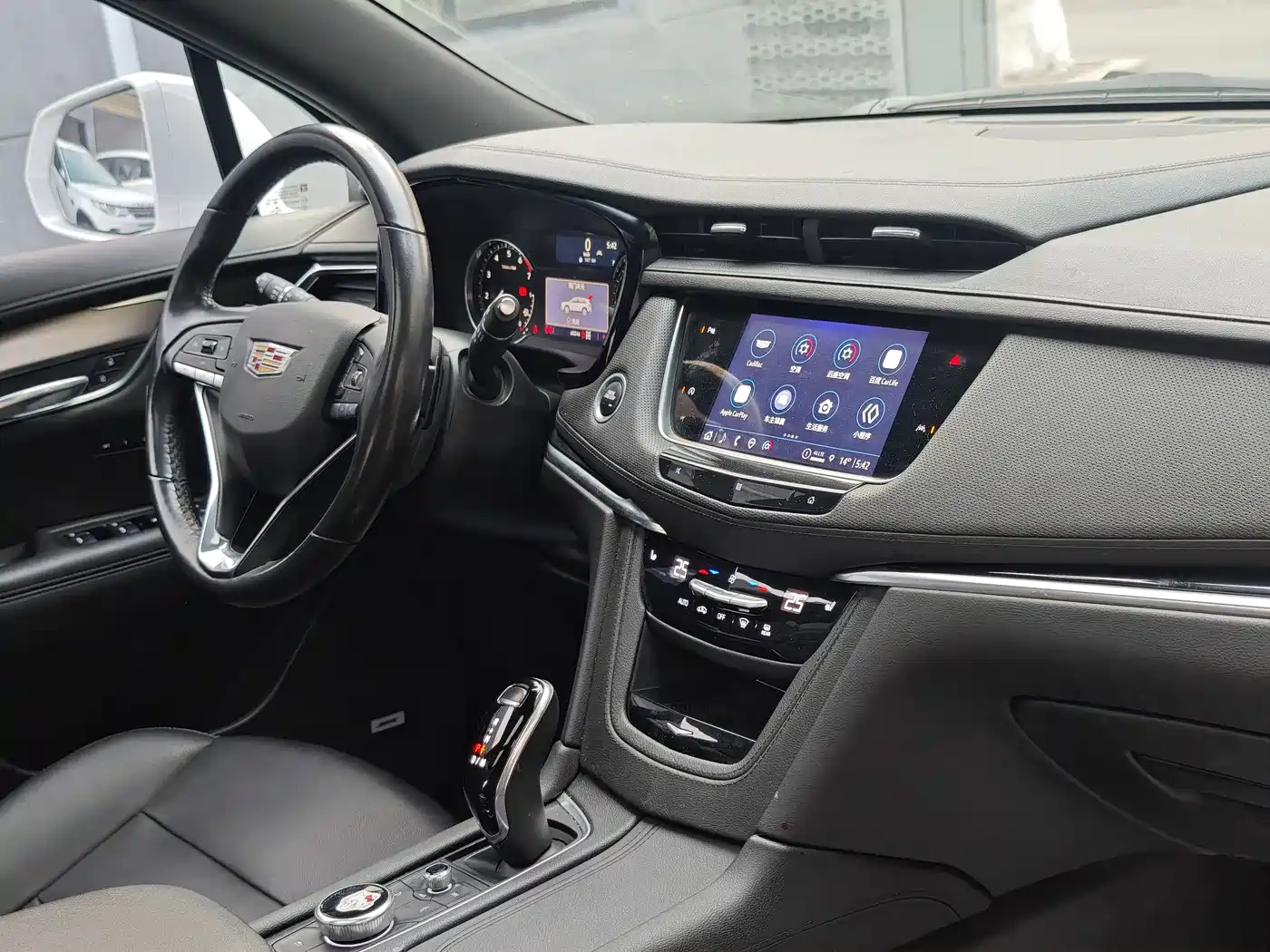 CADILLAC XT6