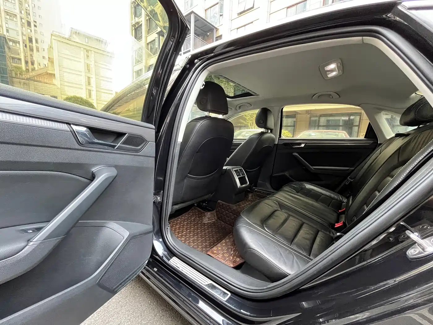 Volkswagen Passat 2017 330TSI DSG Prestige фото 8