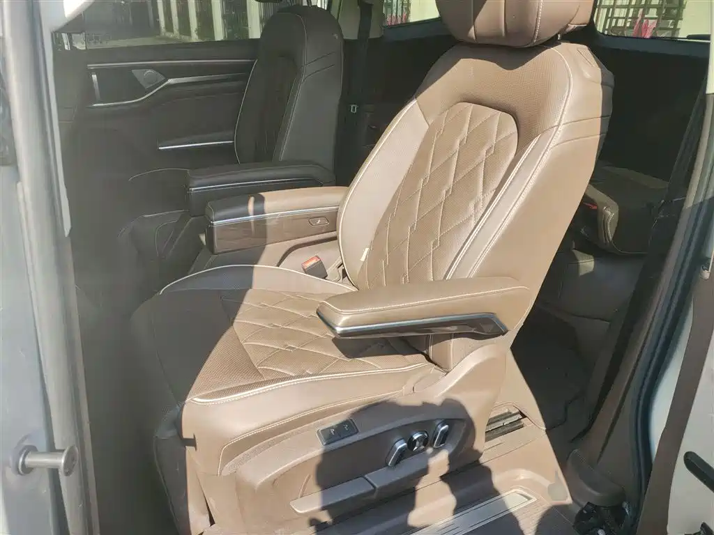 Volkswagen Viloran 2020 380TSI Premium фото 14