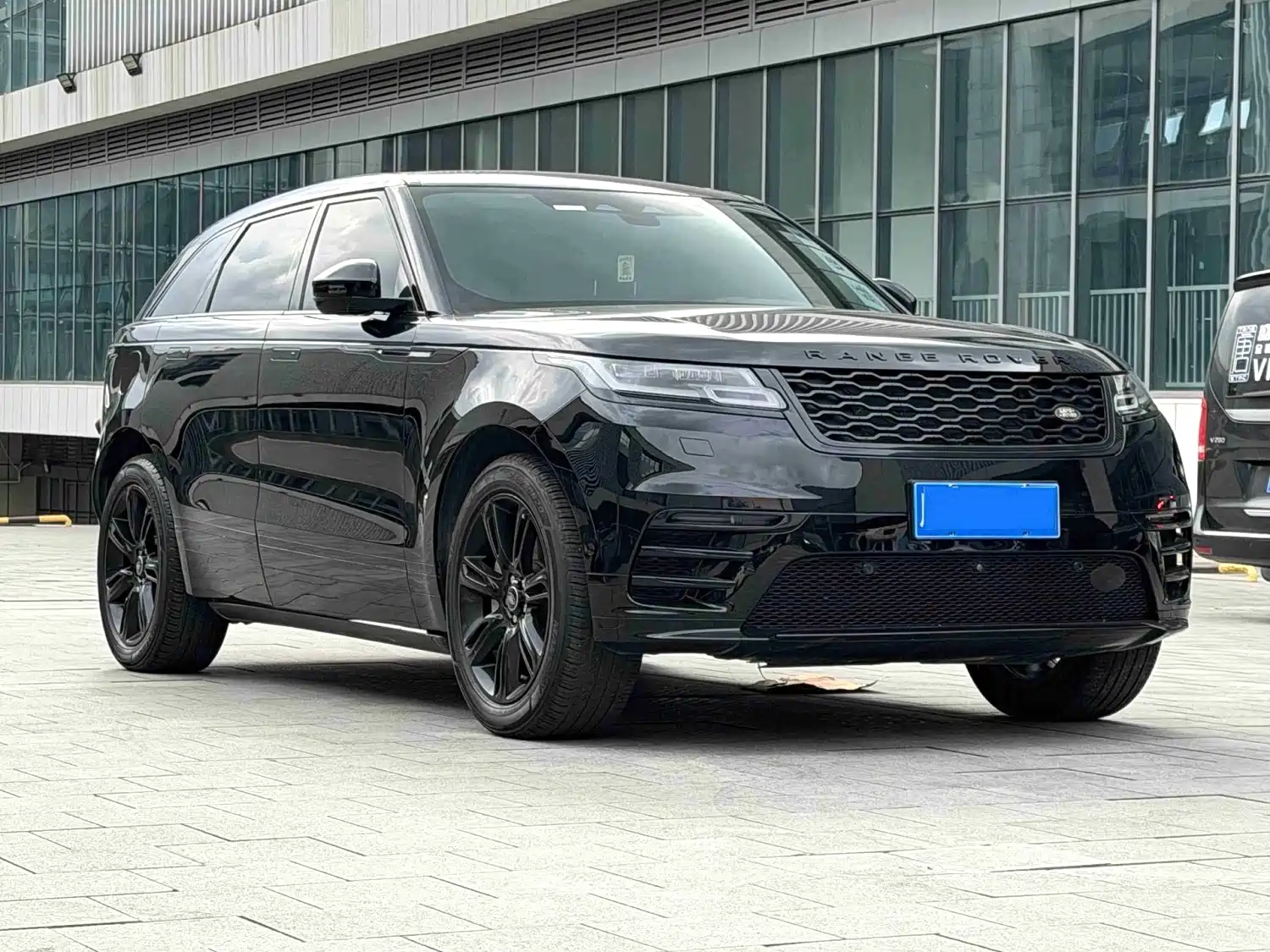 Фото 3 - Land Rover Range Rover Velar