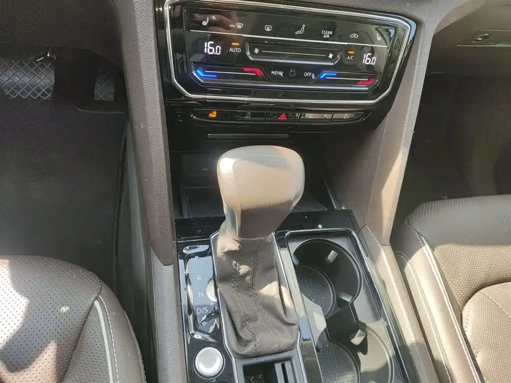 Volkswagen Viloran 2020 380TSI Premium фото 6