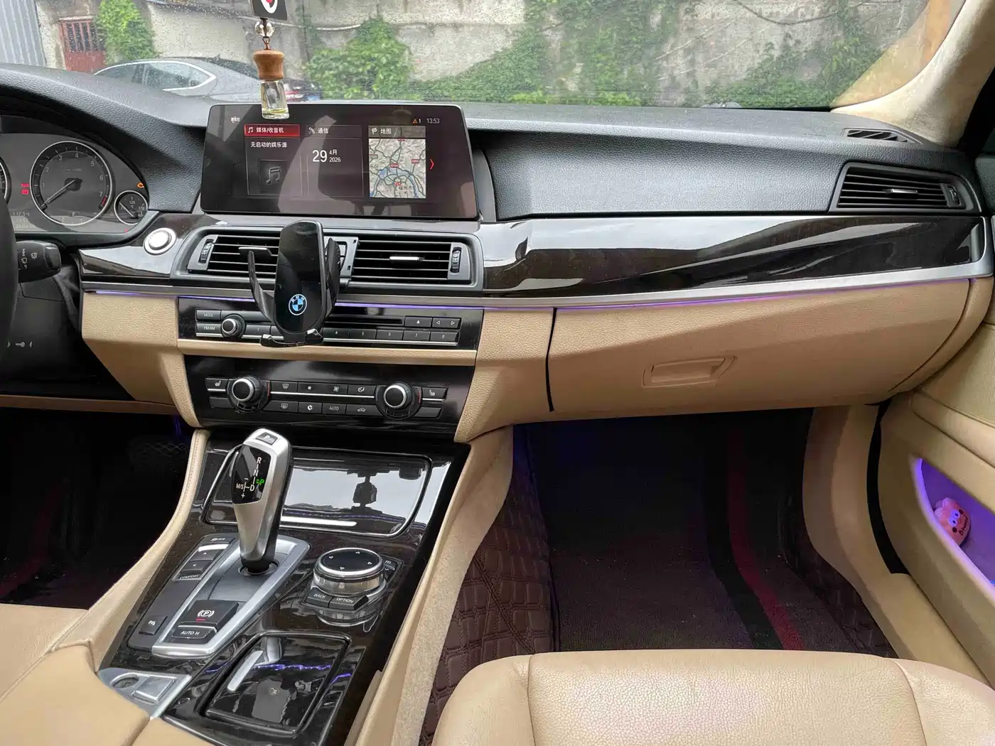 BMW 5 Series 2011 523Li Leading фото 17