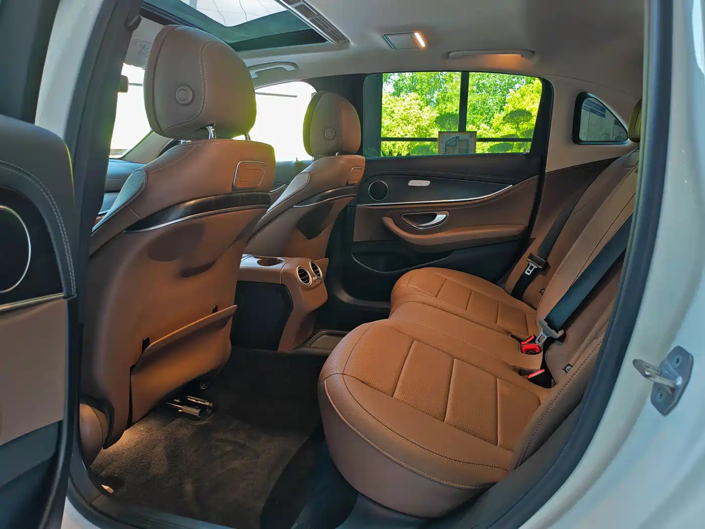 Mercedes-Benz E-Class 2018 Facelift E 200 L Sport 4MATIC фото 6