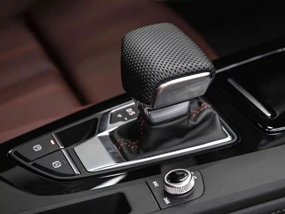 Audi A4L 2025 2 Million Celebration Edition 40 TFSI Luxury Dynamic B&O Starlight Night Edition фото 24