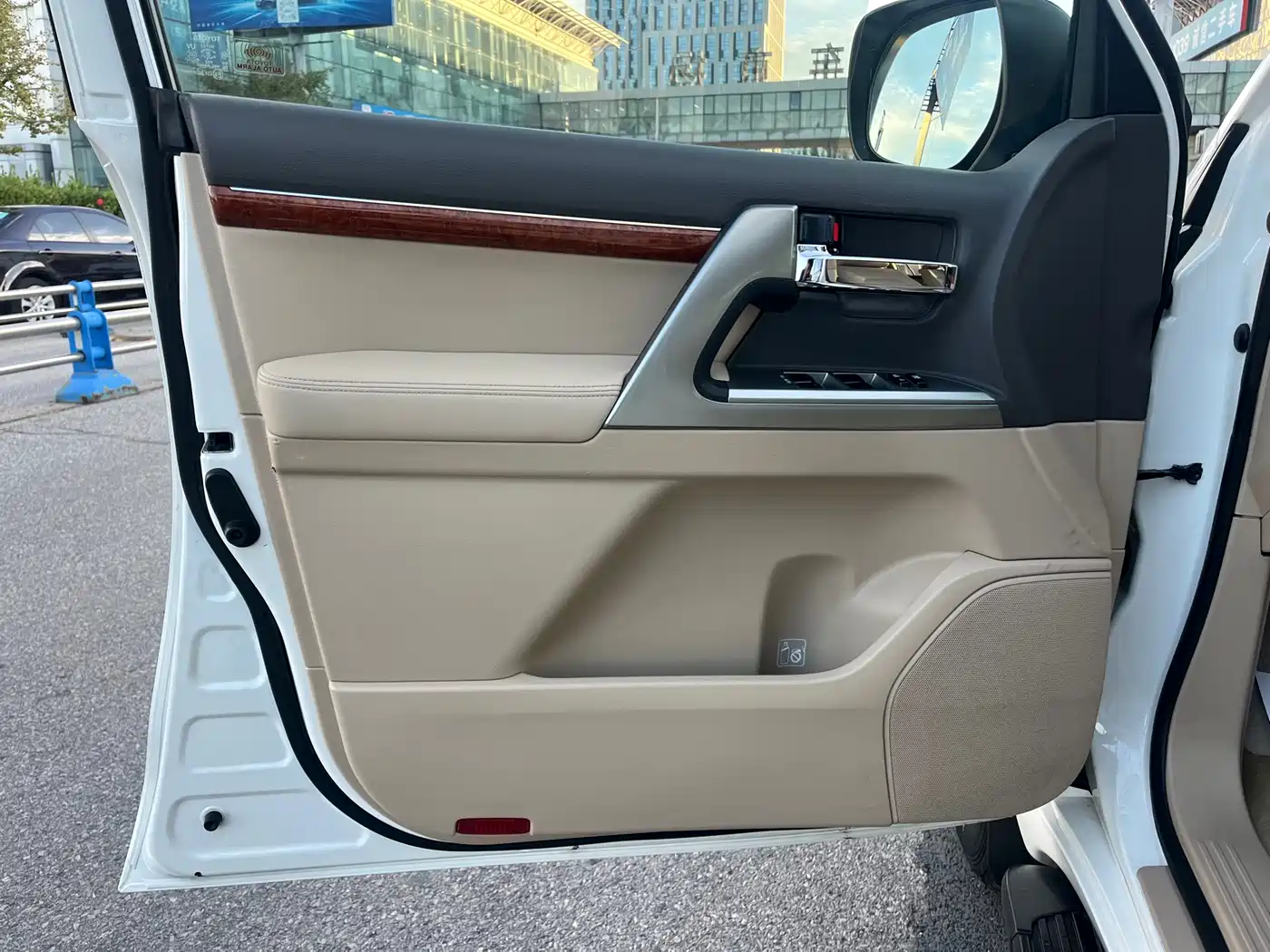 Toyota Land Cruiser 2012 4.0L Automatic VX фото 7