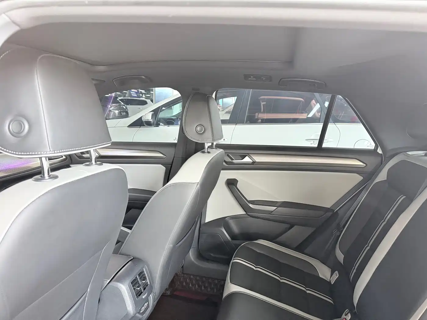 Volkswagen T-ROC 2023 300TSI DSG 2WD Dawn Edition фото 12