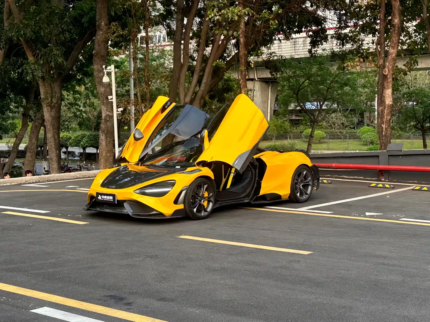 McLaren 720S 2019 4.0T Coupe фото 9